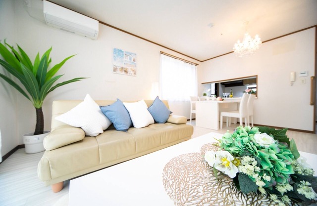 It is a large detached house villa chartered typ/Sumoto Hyōgo
