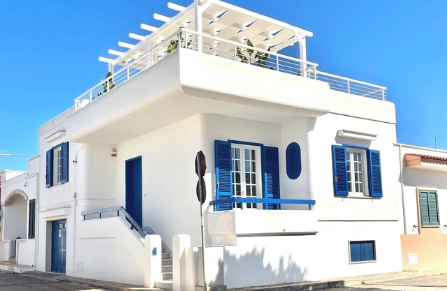 GALLIPOLI/MARINA DI MANCAVERSA VILLA AZZURRA 5 PLACES 100 MT FROM THE SEA