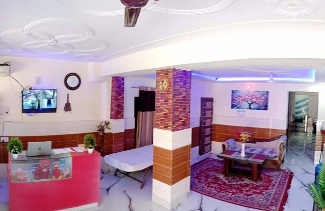 It near to Tajmahal which is Charming 2-bedroom villa in beautiful Agra