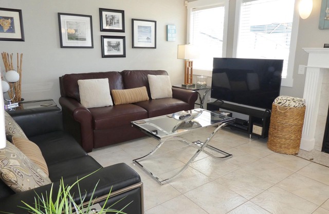 It's All Good in White Rock an Exceptional Vacation Accommodation at the beach!