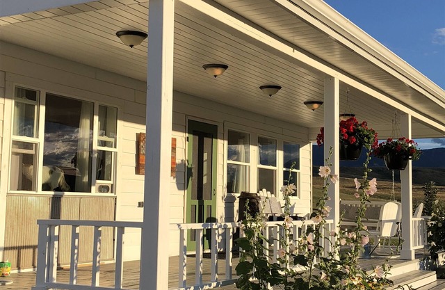 It's summer in Montana! Farmhouse Style Home and Bunk House