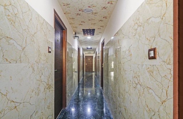 Itsy Hotels J A Royal Suites Manikonda