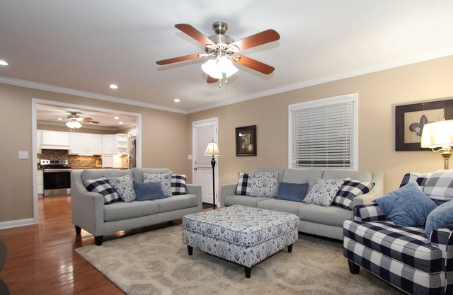 Ivy league Home - 4 Bedroom 2 Bath house