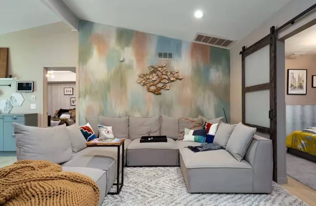 Ivy's Charming 2 Bedroom 2 Bath with Jetted Tub