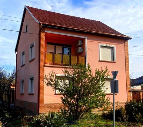 Júlia Apartmanház