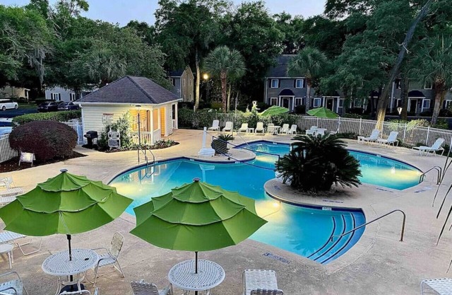 J7 Completely renovated, 2 BR, 2 BA, centrally located in Ocean Walk