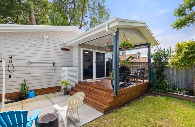 Jacaranda Cottage, 5A Nelson Street - Just a short stroll to Dutchies Beach