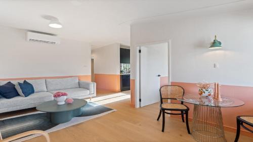 Jack and Jills #107 Accom Holidays