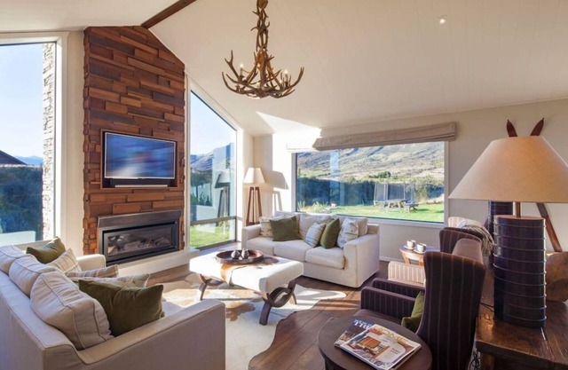 Jacks Point Lodge |Ski|Golf Or Relax |BBQ