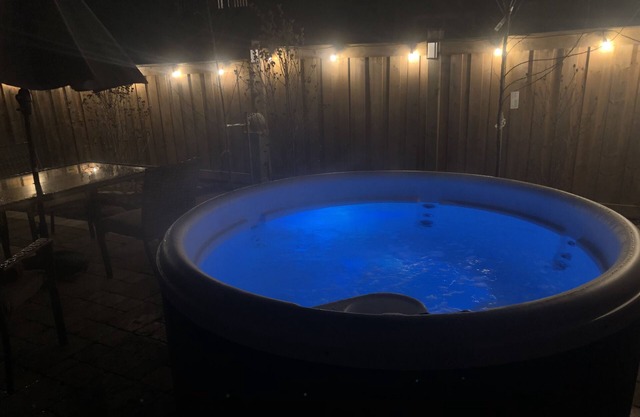 *Jacuzzi*Walkout Patio*Seperate unit*Inlaw-Suite*