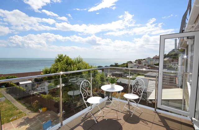 Jan Dee Cottage - a cottage that sleeps 6 guests in 3 bedrooms