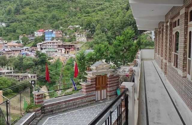 JAPOTRA HOME STAY