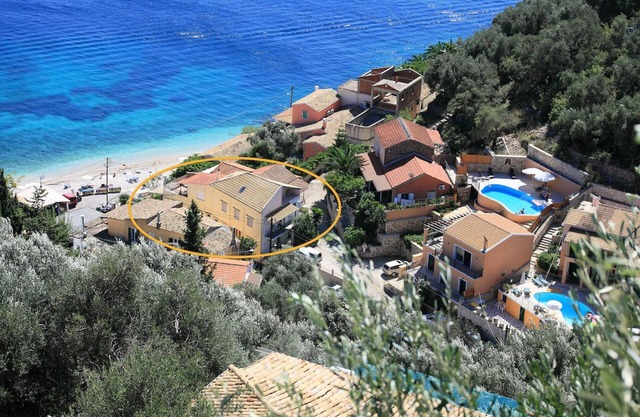 Jasmin Kaminaki: Little apartment next to the beach! 1 bedroom, bathroom, kitchen, garden