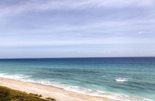 Jensen Beach Condo w/ Oceanfront Balcony & Pool!
