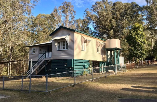 Jimna "The Old School" Holiday House