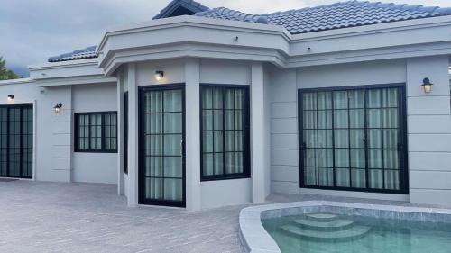 Jmpoolvilla