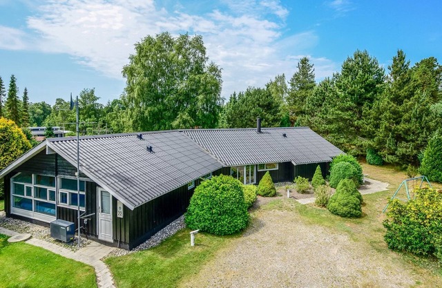 "Joakim" - 350m from the sea by Interhome