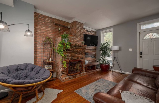 Johns Hopkins Historic Renovated home - Location!