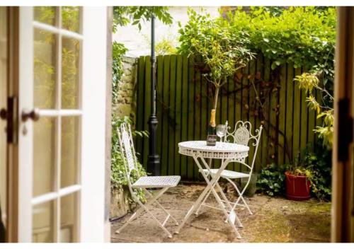 JOIVY Boutique Apt with Patio in New Town