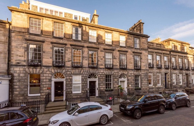 JOIVY Super Central Luxury Edinburgh Apartment