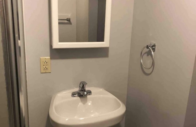 Jolie Guesthouse: Minutes to Downtown, Historic Ybor, Port