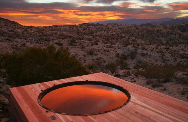 Joshua Tree Green House With Outdoor Hot Tub
