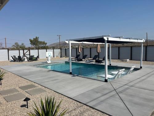 Joshua Tree Poolside Escape!