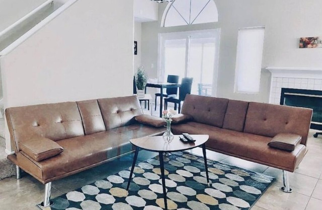Joyful 3 Bed/3 Bath Home near Airport and Strip