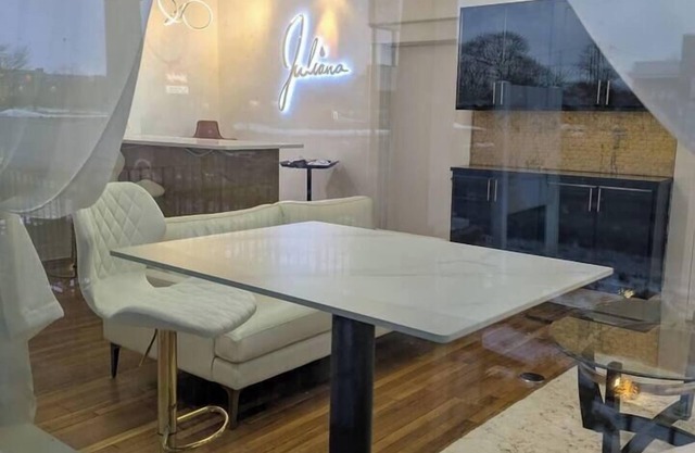 Juliana Spa Suite - Luxury Main Floor