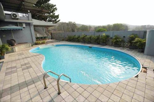Jumbo pool villa, Ambernath