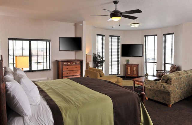 Junior Theme Suite with Whirlpool, Living Room, Dry Bar, Stoney Creek
