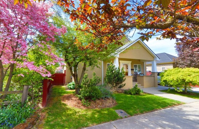 Juniper Place · Perfect Neighborhood Home - Close to town