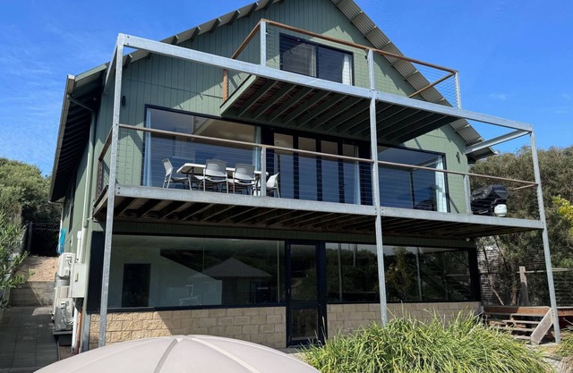 Jupiter 152 - large spacious home in the heart of Venus Bay