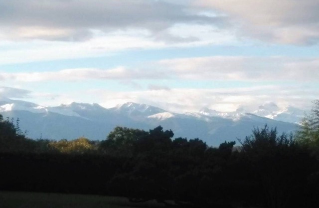 Jurançon- Loue villa with pool overlooking the Pyrenees 12/14 pers.
