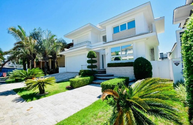 Jurerê Internacional - Mansion 200m from the beach.