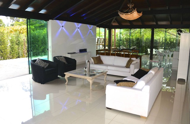 JURERE INTERNATIONAL 5BR HOUSE with pool - 200m from the beach