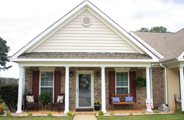 Just 18 mins from The Augusta National Golf Course and just 3 mins from SRP Park