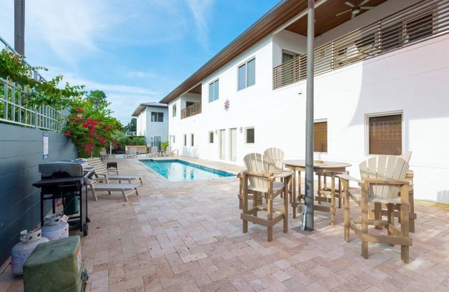 Just 3 Blocks to Park Ave Shops/Restaurants, 2 From The Winter Park Village!