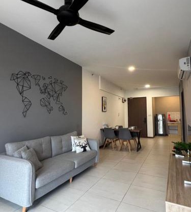 K Avenue Family Room Free 2 Parking