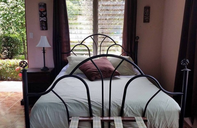 K-Rae's Irish Pub and Inn - Theresita