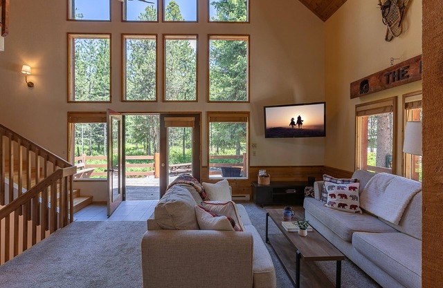 KABINO: New! Snowmobiling ATV Trails Nearby Rivers Yellowstone Grand Tetons Jackson Free Wifi