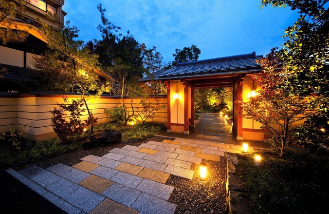Kanazawa YuOnsen Hyakurakusou