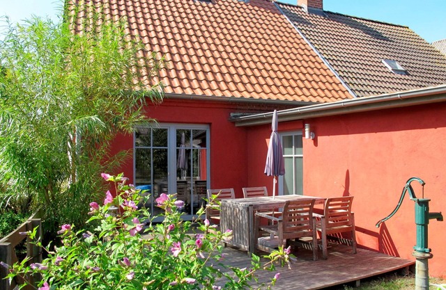 Kapitänshaus Leo by Interhome