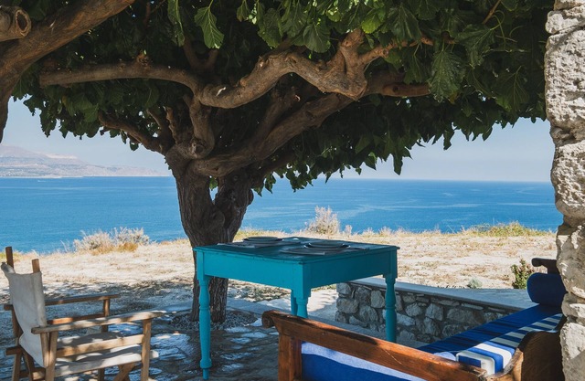 Karavos View - A unique artists' hideaway Paradise