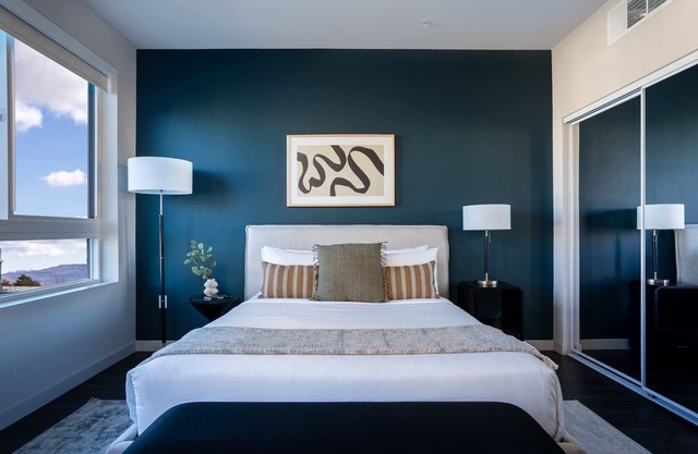 Kasa | Sunny Studio + Pool Access | Reno