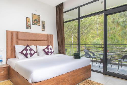Kasauli Hills Crest l 1 br l Roof top Restaurant