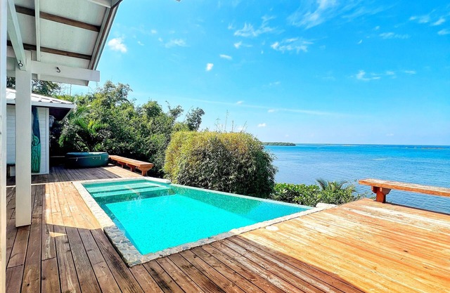 Kathathu del Mar: oceanfront 2 bedroom house with AC, WiFi, hot tub and pool.