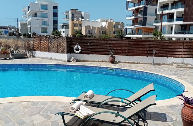 Kato Paphos Suites - GF Studio Apartment. Pool View, Wi-Fi, a/c. Great Location