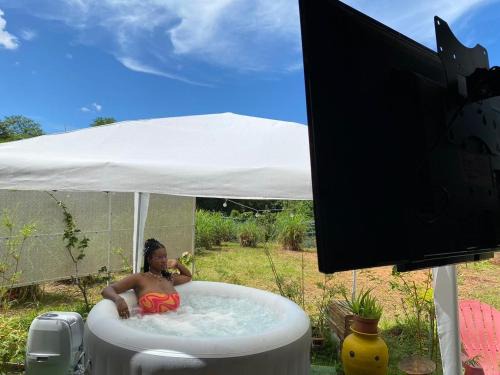 Kaz'Jacuzzi, Jardin et parking privé - Matoury