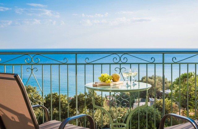 Kefalonia Lourdata, studios with pool, sea view